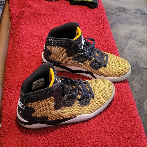 Hi Top runner NIKE AIR JORDONS YELLOW AND BLUE size 11 - Picture 2 of 3